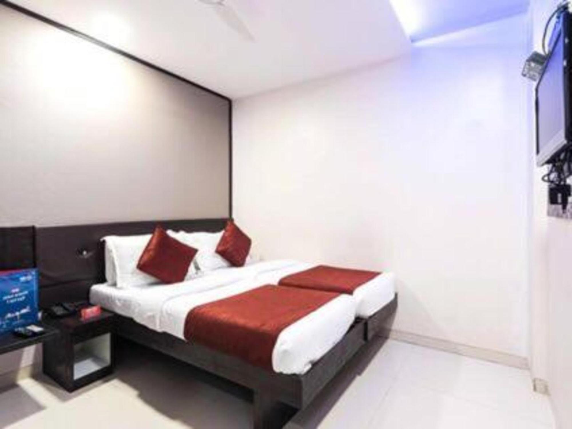 Hotel O Golden Sagar Mumbai Exterior photo