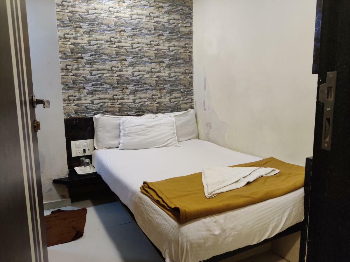 Hotel O Golden Sagar Mumbai Exterior photo
