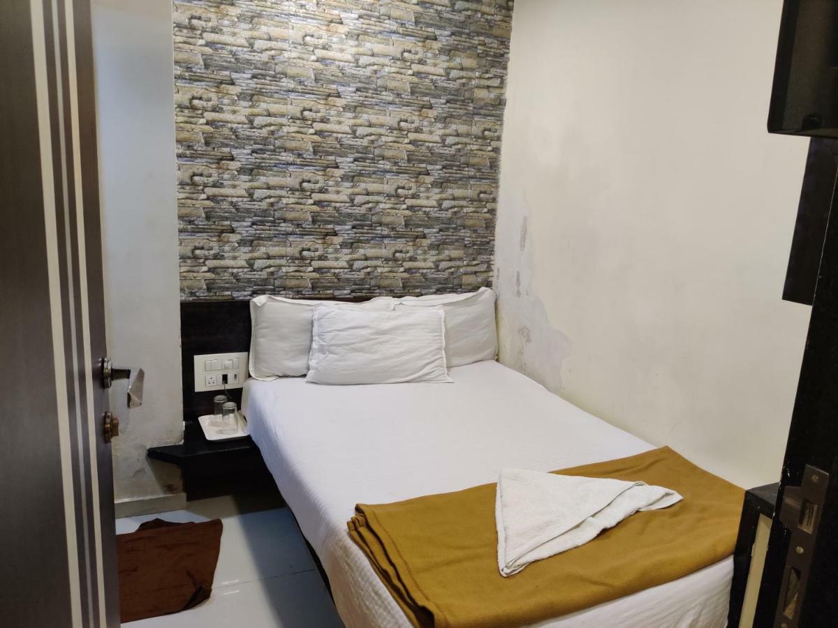 Hotel O Golden Sagar Mumbai Exterior photo